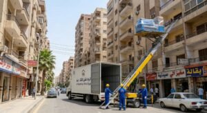 سيارات مغلقة وونش هيدروليكي لرفع الأثاث المغلف بالكامل للأدوار العليا عند طلب الخدمة من أفضل شركات نقل الاثاث بنها (شركة الرواد لنقل الأثاث).
